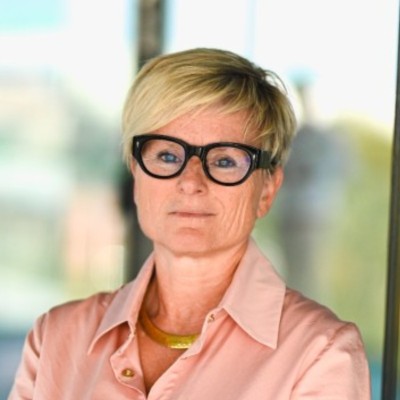 Ine Segers - Cybersecurity Manager & Public Speaker